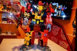 Hasbro POTP Titan Class Predaking Feral Rex Set Of 5 Figures -Happy Toy Store 3e1d31c38a
